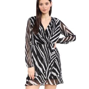 NWT DKNY Black & White Multi Print V-Neck Ruffle Dress